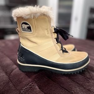 Sorel Tivoli II Lace Up Boots